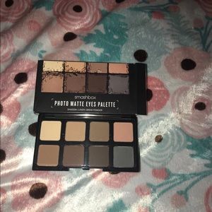 Travel size smashbox matte eyshadow palette